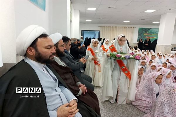 برگزاری مراسم معنوی جشن عبادت دانش‌آموزان دختر شهر فاروج در حوزه علمیه فاطمیه