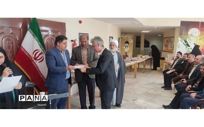 نمایشگاه  کتاب چناران به کار خود پایان داد