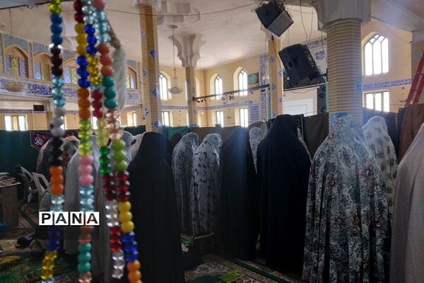 شرکت در نماز جماعت و برگزاری محفل قرآن توسط دانش آموزان شاهد فاطمه الزهرا (س)