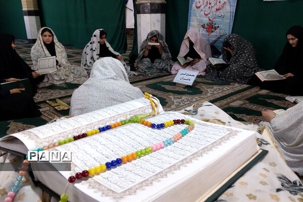 شرکت در نماز جماعت و برگزاری محفل قرآن توسط دانش آموزان شاهد فاطمه الزهرا (س)