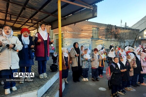 تهیه درخت آرزوها و آشنایی دانش‌آموزان با شب لیلة الرغائب در مدارس ناحیه یک شهرری
