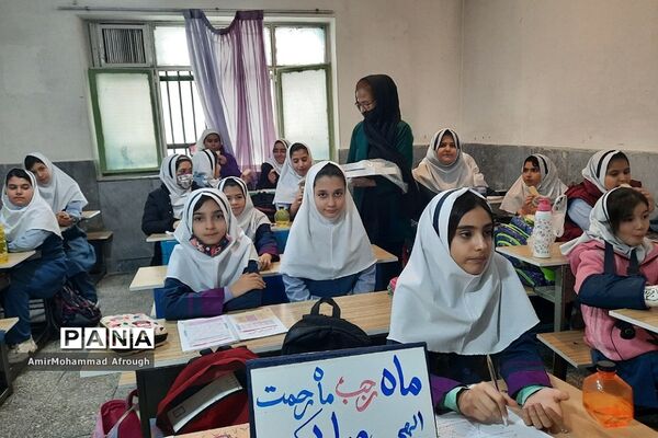 تهیه درخت آرزوها و آشنایی دانش‌آموزان با شب لیلة الرغائب در مدارس ناحیه یک شهرری