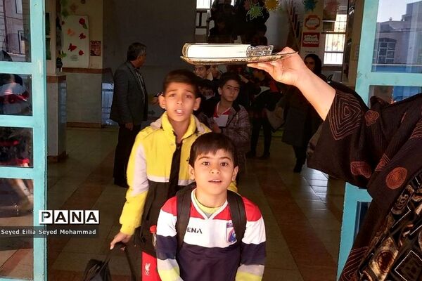 مسابقات ورزشی در هفته هوای پاک در سالن الزهرا شهر قیامدشت