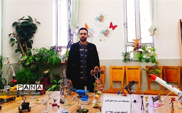 هنرمند خلاق وسایل فلزی دورریختنی را به آثار هنری تبدیل می‌کند