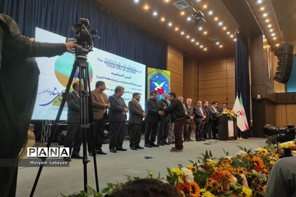 آیین اختتامیه دومین نمایشگاه هنرهای تجسمی ایثار در شیراز
