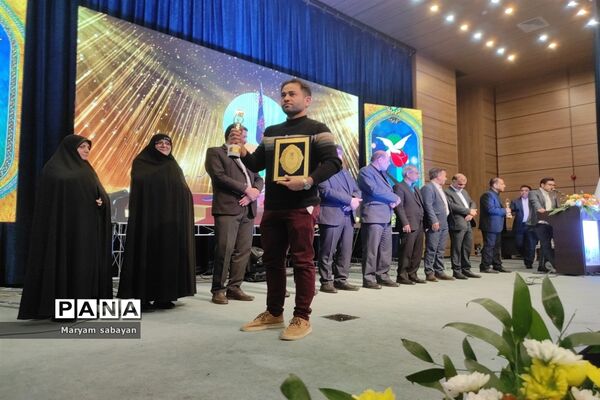 آیین اختتامیه دومین نمایشگاه هنرهای تجسمی ایثار در شیراز