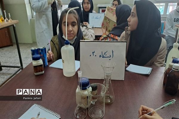 حضور دانش‌آموزان دبیرستان نگین علم و هنر در آزمایشگاه زیست پژوهشسرای دانش‌آموزی شهریار