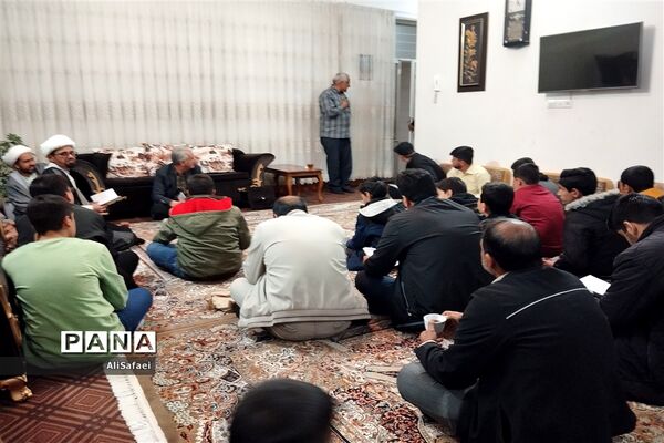 برگزاری هم اندیشی آشنایی با مسائل فضای مجازی در خلیل آباد