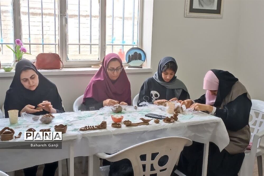 برگزاری سومین کارگاه توانمندی‌سازی هنرهای دستی رشته سفالگری در نیشابور
