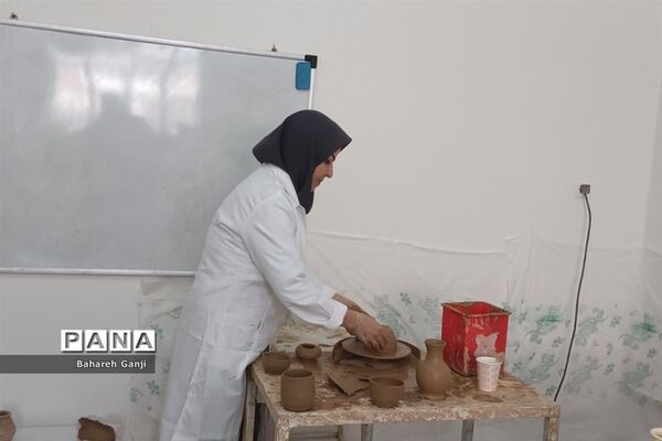 برگزاری سومین کارگاه توانمندی‌سازی هنرهای دستی رشته سفالگری در نیشابور