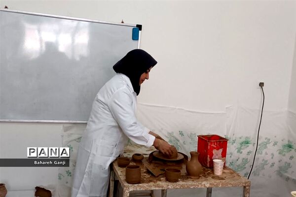 برگزاری سومین کارگاه توانمندی‌سازی هنرهای دستی رشته سفالگری در نیشابور