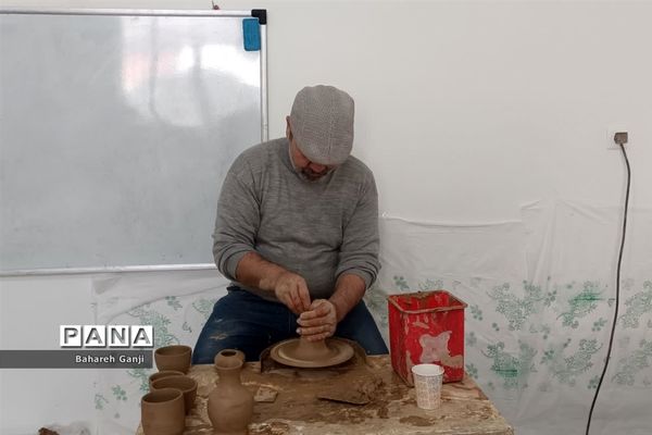 برگزاری سومین کارگاه توانمندی‌سازی هنرهای دستی رشته سفالگری در نیشابور