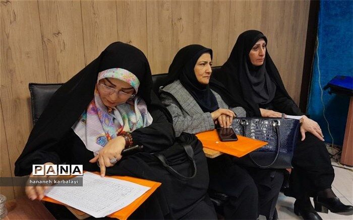 کارگاه آموزشی کمک‌های اولیه ویژه مدیران مدارس دولتی ناحیه دو بهارستان/ فیلم