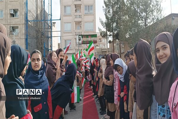 استقبال از افتخارآفرینان مسابقه هندبال مدرسه پنجم مهر ناحیه هفت مشهد