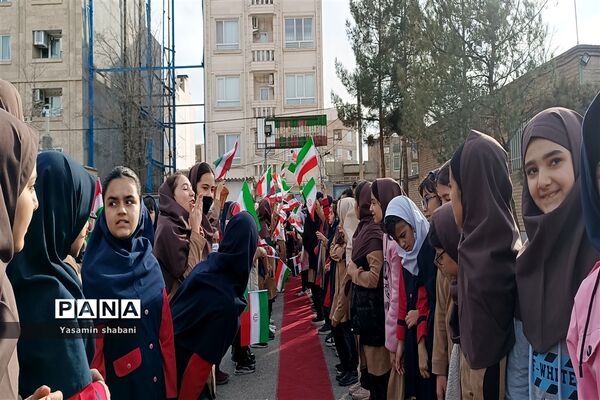 استقبال از افتخارآفرینان مسابقه هندبال مدرسه پنجم مهر ناحیه هفت مشهد