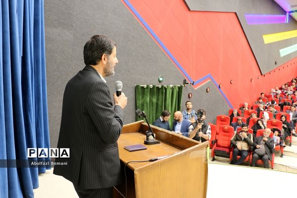 اختتامیه نخستین دوره «کد کمپ» در قم-1