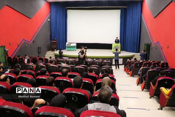 اختتامیه نخستین دوره «کد کمپ» در قم-1