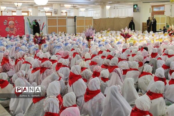 جشن تکلیف 1200 دانش‌آموز مدارس دخترانه غیردولتی در حرم حضرت معصومه(س)