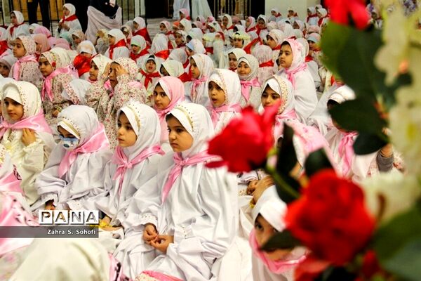 جشن تکلیف 1200 دانش‌آموز مدارس دخترانه غیردولتی در حرم حضرت معصومه(س)
