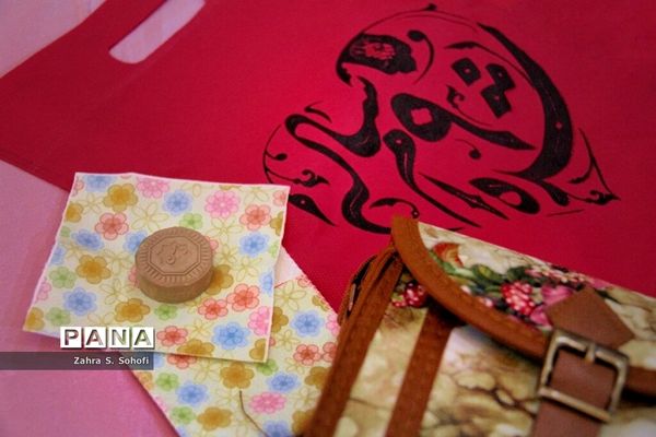 جشن تکلیف 1200 دانش‌آموز مدارس دخترانه غیردولتی در حرم حضرت معصومه(س)