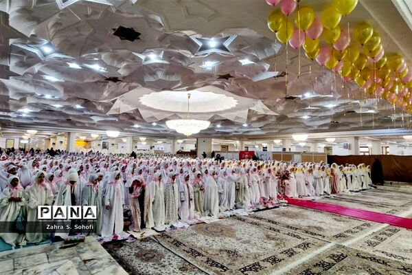 جشن تکلیف 1200 دانش‌آموز مدارس دخترانه غیردولتی در حرم حضرت معصومه(س)