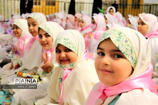 جشن تکلیف 1200 دانش‌آموز مدارس دخترانه غیردولتی در حرم حضرت معصومه(س)