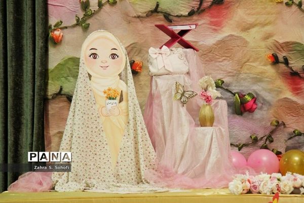 جشن تکلیف 1200 دانش‌آموز مدارس دخترانه غیردولتی در حرم حضرت معصومه(س)