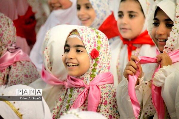جشن تکلیف 1200 دانش‌آموز مدارس دخترانه غیردولتی در حرم حضرت معصومه(س)