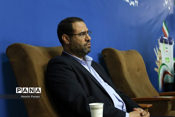 جشن تکلیف سیاسی دانش‌آموزان رأی اولی‌‌