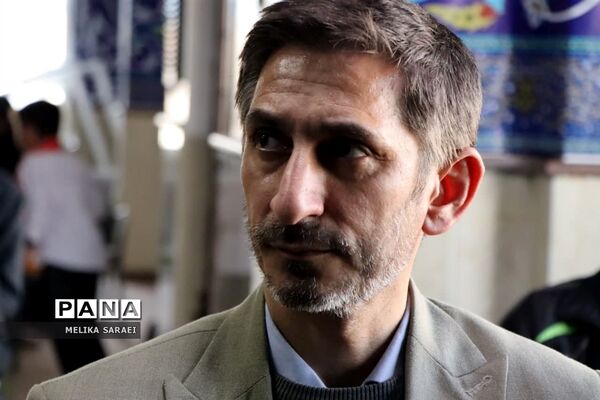 تجلیل دانش آموزان ناحیه یک بهارستان از پاسداران انقلاب اسلامی