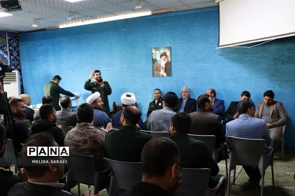 تجلیل دانش آموزان ناحیه یک بهارستان از پاسداران انقلاب اسلامی