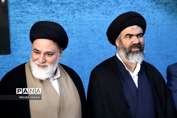 تجلیل دانش آموزان ناحیه یک بهارستان از پاسداران انقلاب اسلامی