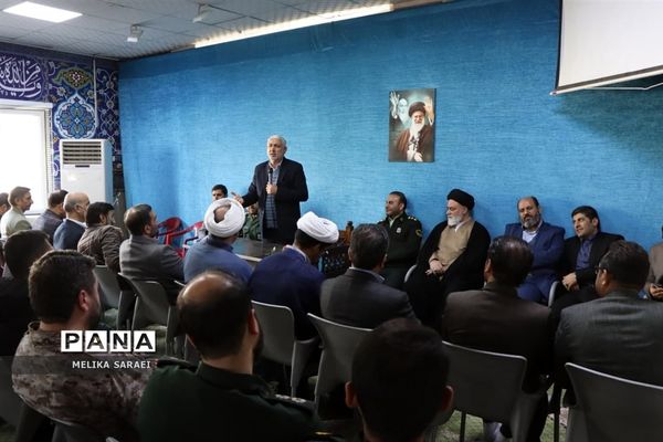 تجلیل دانش آموزان ناحیه یک بهارستان از پاسداران انقلاب اسلامی