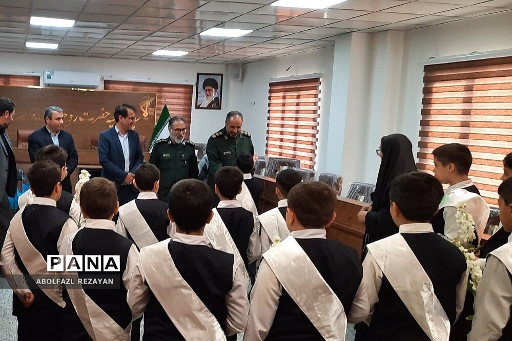 دیدار دانش‌آموزان دبستان پسران آفتاب با پاسداران سپاه ناحیه حضرت روح الله(ره) باقرشهر