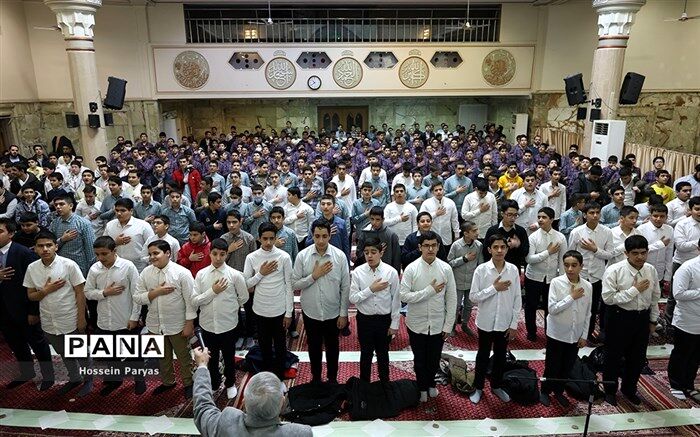 ۴۵۰ دانش‌آموز پسر ناحیه دو قزوین جشن تکلیف خود را برگزار کردند / فیلم