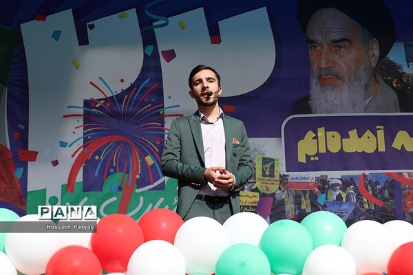غرفه سازمان دانش‌آموزی و خبرگزاری پانا در مسیر راهپیمایی یوم‌الله ۲۲ بهمن