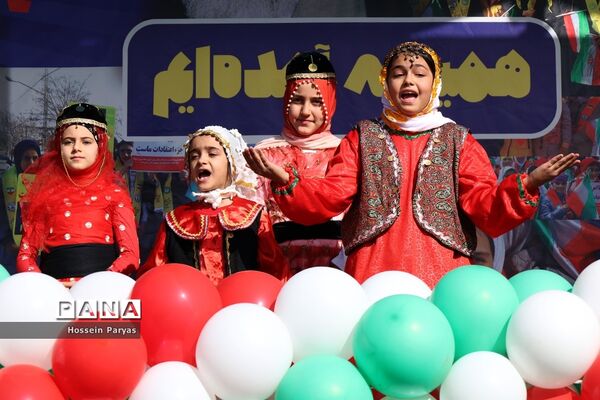 غرفه سازمان دانش‌آموزی و خبرگزاری پانا در مسیر راهپیمایی یوم‌الله ۲۲ بهمن