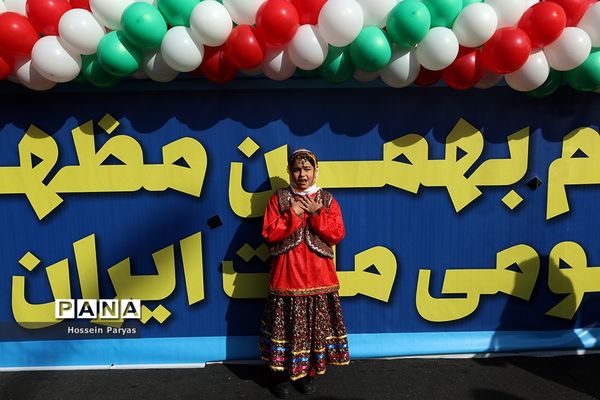 غرفه سازمان دانش‌آموزی و خبرگزاری پانا در مسیر راهپیمایی یوم‌الله ۲۲ بهمن