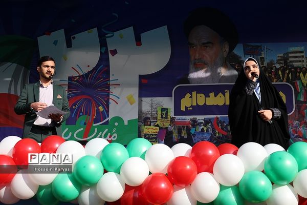 غرفه سازمان دانش‌آموزی و خبرگزاری پانا در مسیر راهپیمایی یوم‌الله ۲۲ بهمن