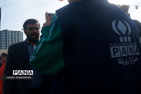 حضور دانش‌آموز خبرنگاران پانا شهرستان‌های استان تهران در راهپیمایی ۲۲ بهمن