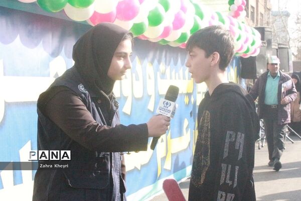 حضور دانش‌آموز خبرنگاران پانا شهرستان‌های استان تهران در راهپیمایی ۲۲ بهمن