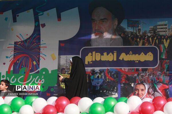 حضور دانش‌آموز خبرنگاران پانا شهرستان‌های استان تهران در راهپیمایی ۲۲ بهمن