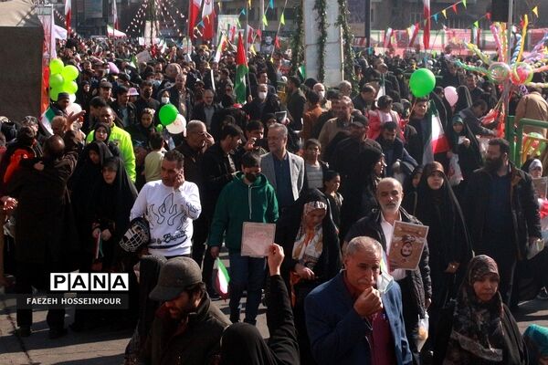 حضور دانش‌آموز خبرنگاران پانا شهرستان‌های استان تهران در راهپیمایی ۲۲ بهمن