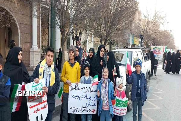 نمایش شکوه اقتدار و همبستگی