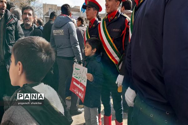 حضور باشکوه مردم اسفراین در راهپیمایی ۲۲ بهمن