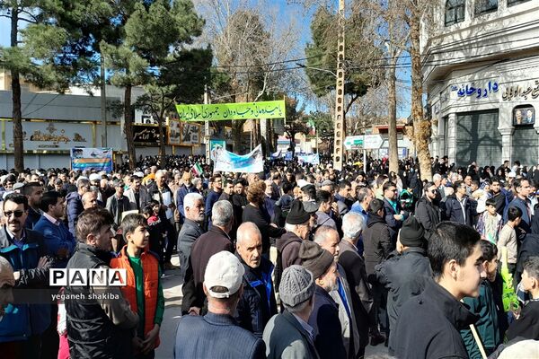 حضور باشکوه مردم اسفراین در راهپیمایی ۲۲ بهمن