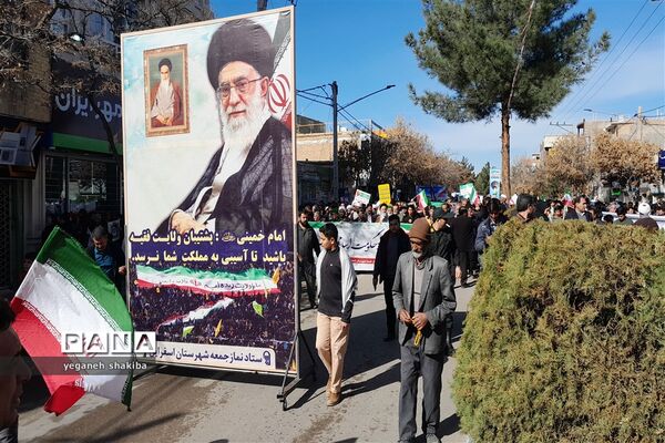 حضور باشکوه مردم اسفراین در راهپیمایی ۲۲ بهمن