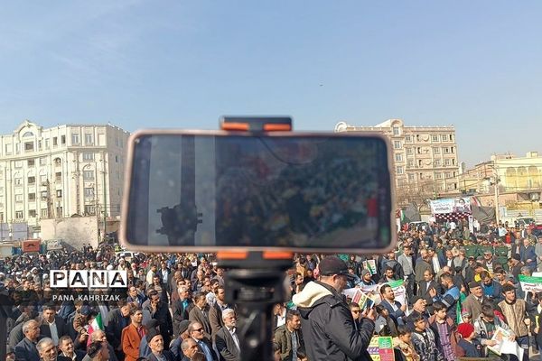 حضور پرشور مردم کهریزک و باقرشهر در راهپیمایی ۲۲بهمن