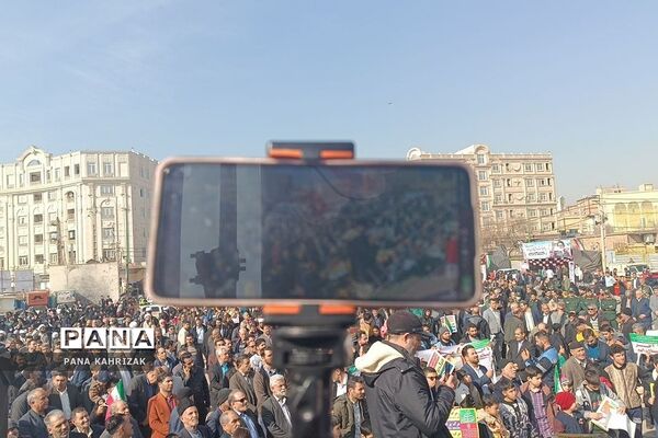 حضور پرشور مردم کهریزک و باقرشهر در راهپیمایی ۲۲بهمن