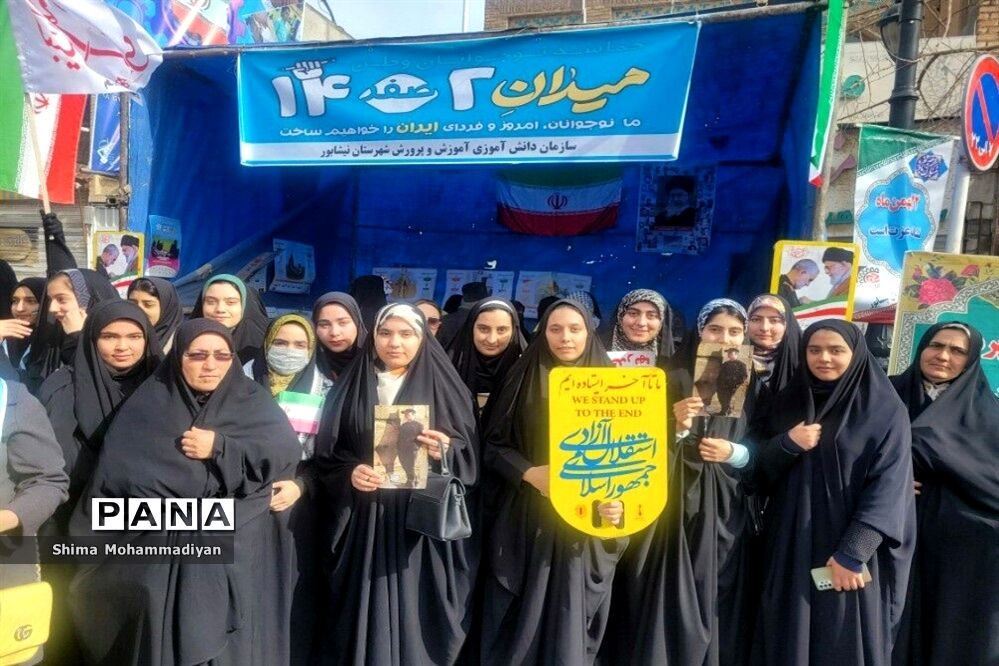 غرفه میدان ۱۴ صفر ۲ دختران نیشابور در راهپیمایی ۲۲ بهمن ماه